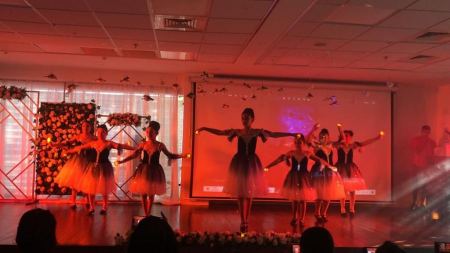 الجماهيري المزرعة يحتفل في اختتام السنة لدورة الباليه